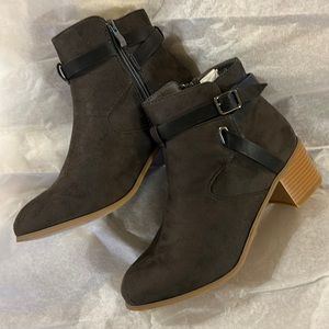 New Pair of Ladies’ ‘J G’ Dark Gray Ankle Boots With 2.5” Chunky Heel, Size 10